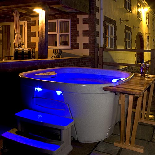 InnovaSpa Urbania Hot Tub