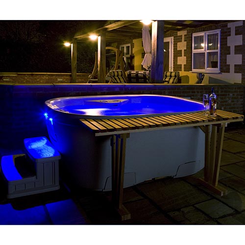 InnovaSpa Urbania Hot Tub