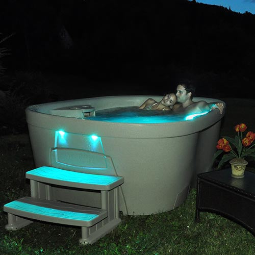 InnovaSpa Urbania Hot Tub